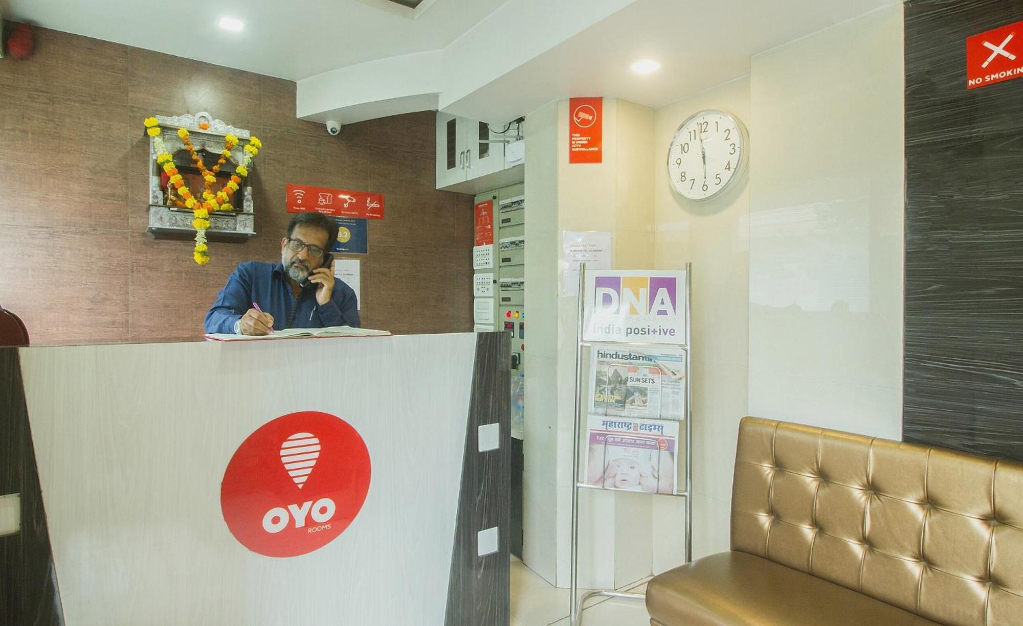 Oyo Hotel Sarovar Grand Kalamboli Exterior foto